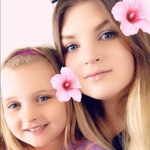 Meet your Posher, Adara